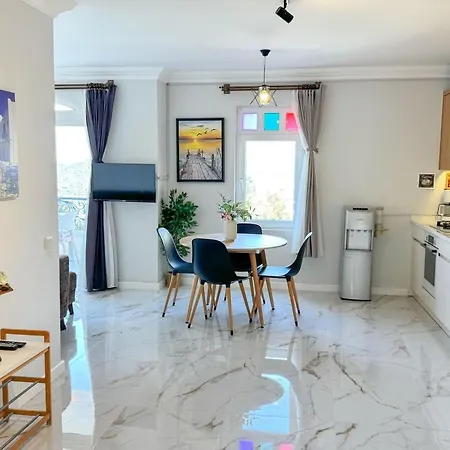 Moonlight Sea View Apartment *
