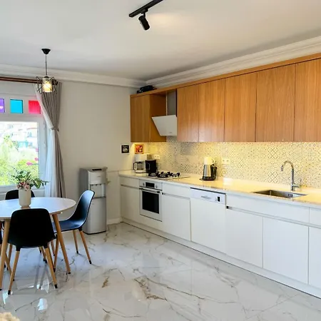 Moonlight Sea View Apartment