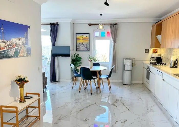 Moonlight Sea View Apartment *