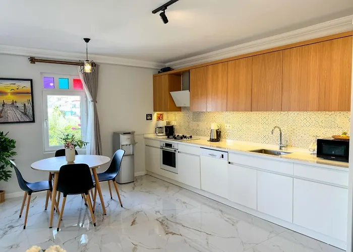 Moonlight Sea View Apartment